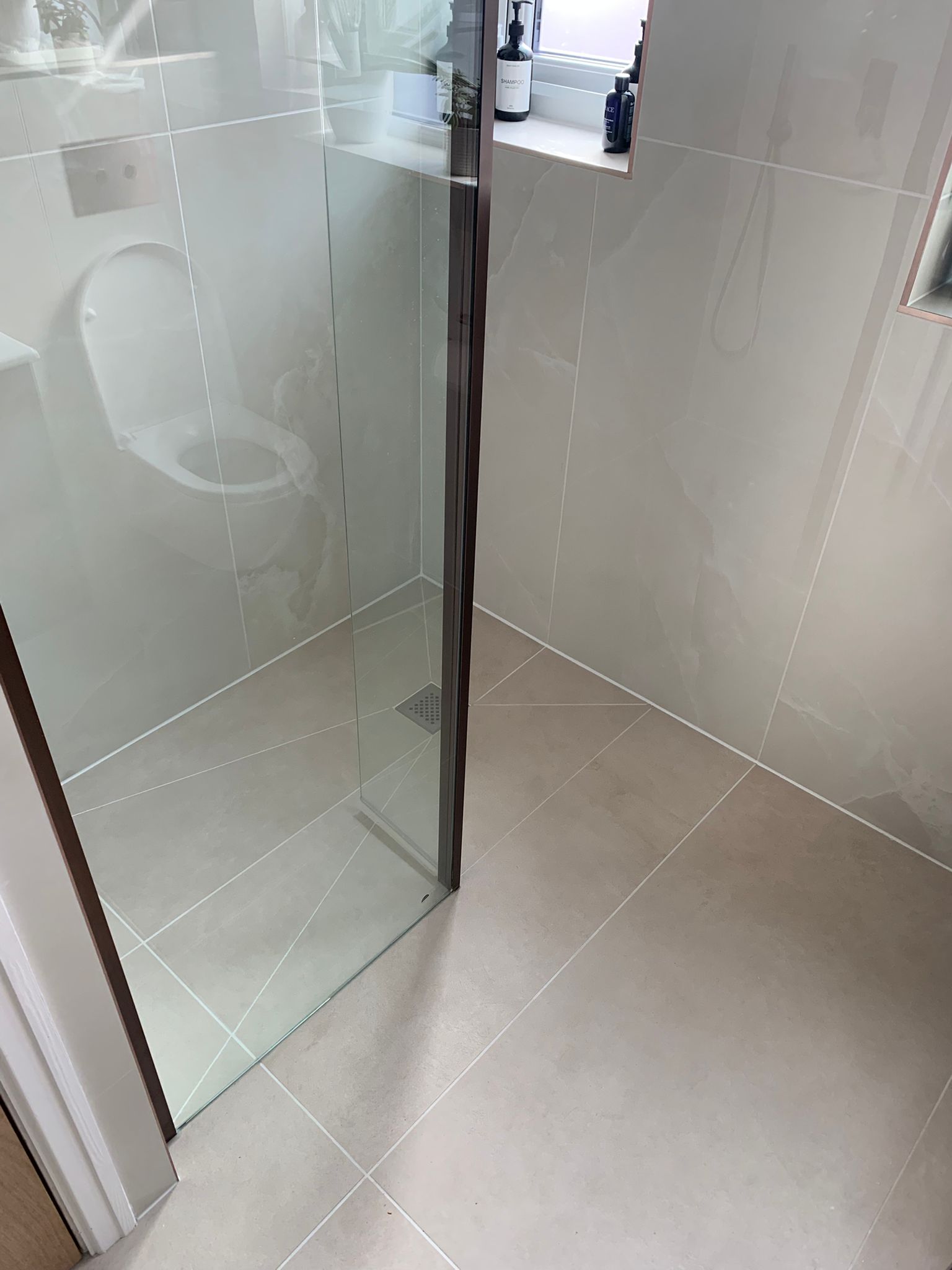 Walk-in shower with bronze fittings